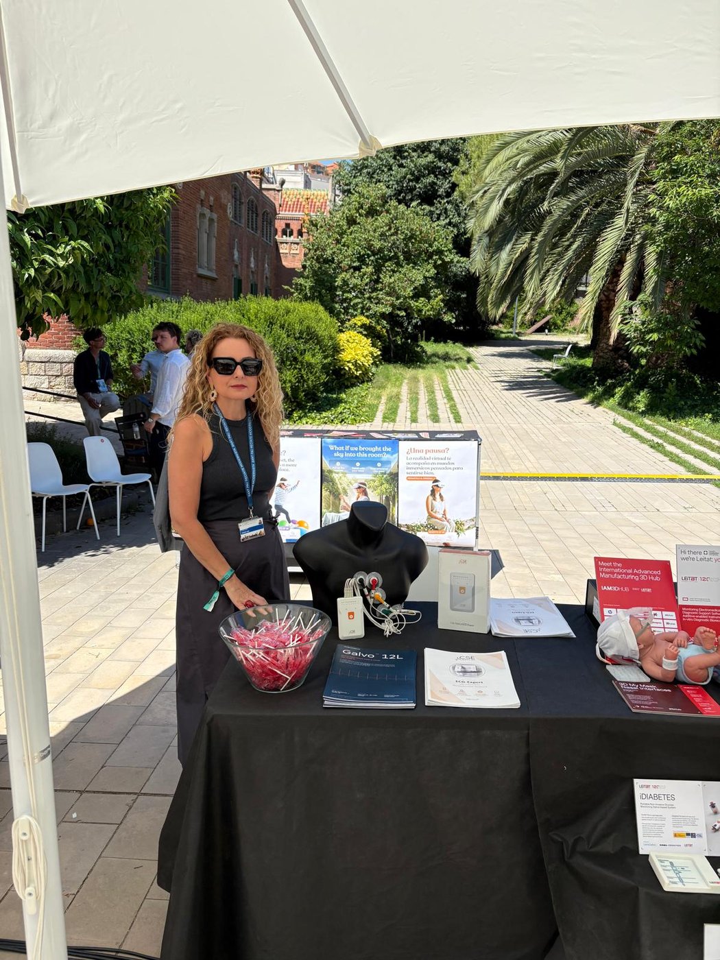 Equipo de MedicalCSE en su stand del Health Revolution Congress 2026